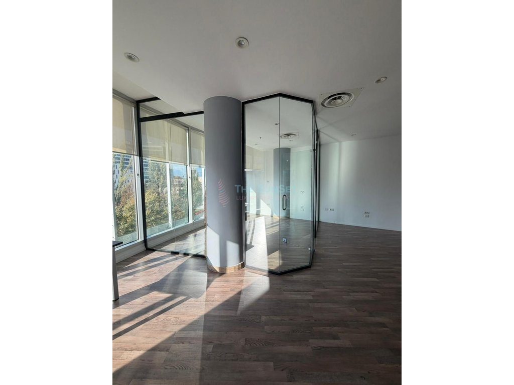 Zyrë me qira te Galeria ETC 3