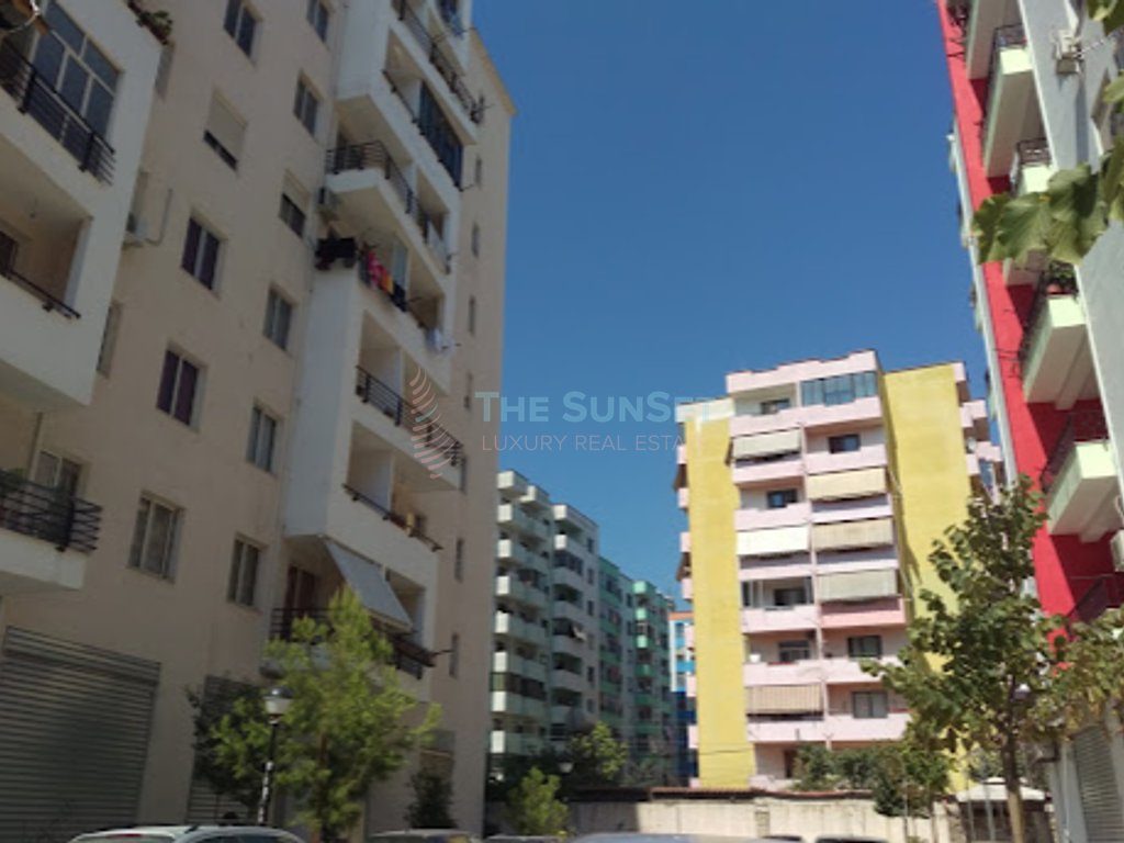 Dyqan për shitje në Kashar 1