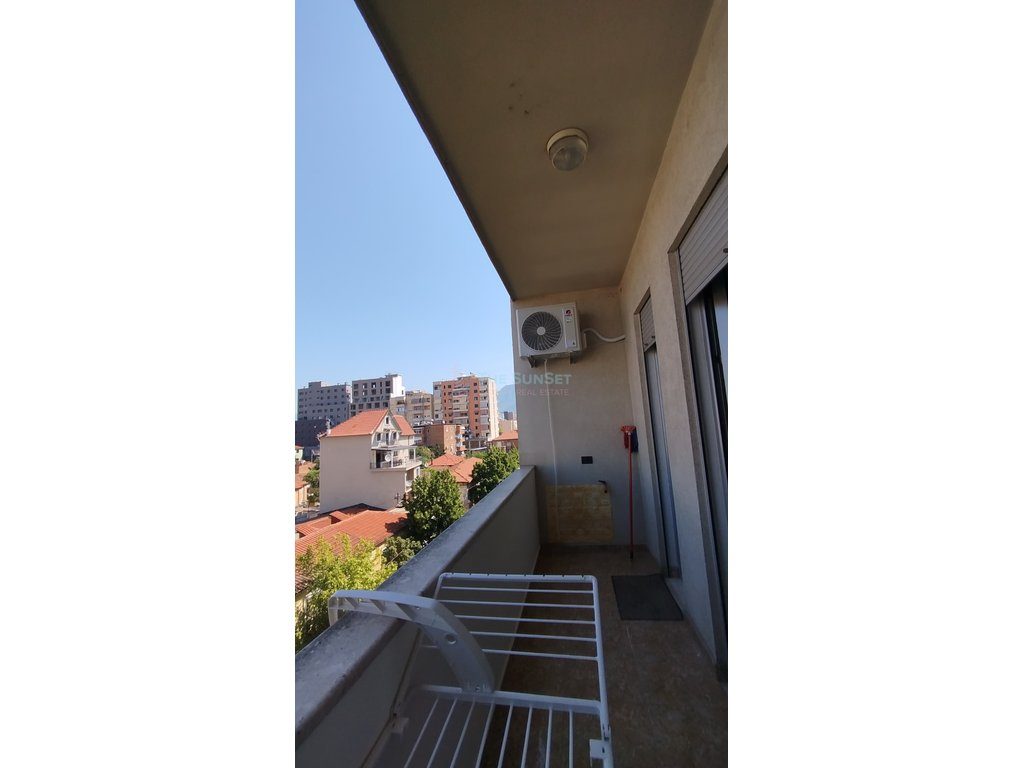 Apartament 1+1 per qira në Pazarin e Ri, Tiranë