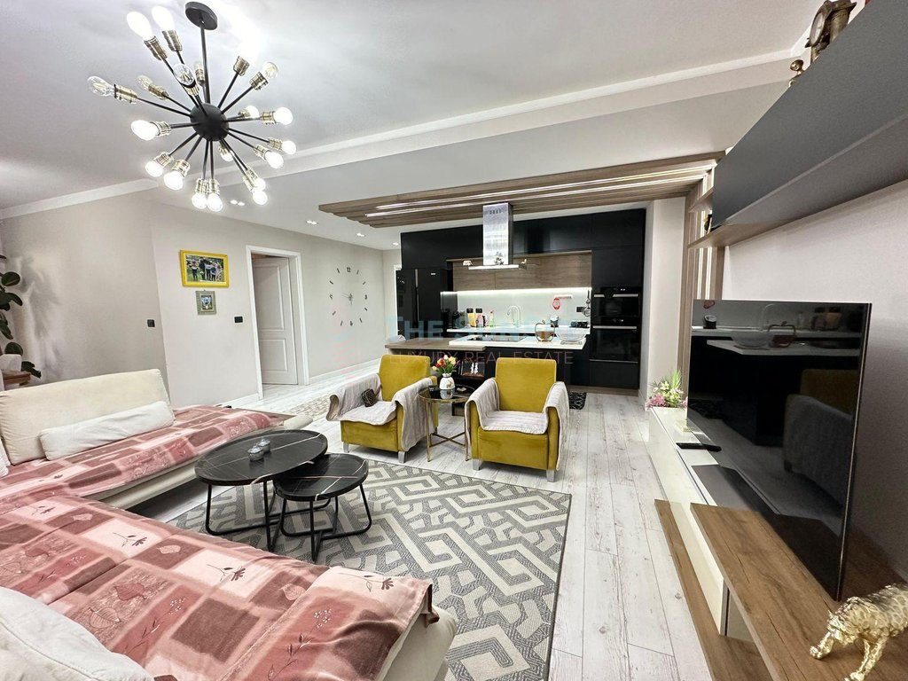 Apartament 2+1+2 për shitje në zonën e Astirit 3