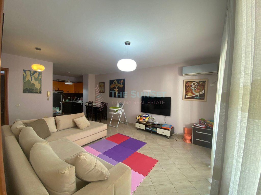 Apartament 1+1 për shitje te Pedonalja e Tiranës