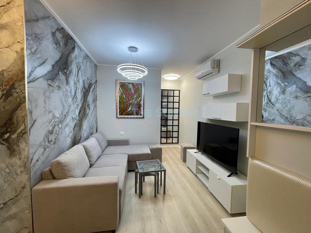 Apartament 2+1 për Qira pranë Tregut Elektrik
