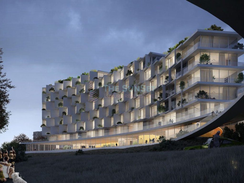 Penthouse me Pamje nga Liqeni i Thatë
