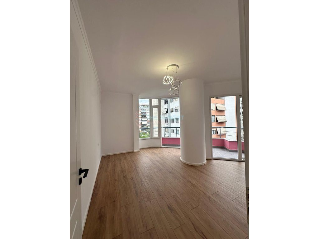 Apartament 2+1+2 për shitje në zonën e Astirit 2
