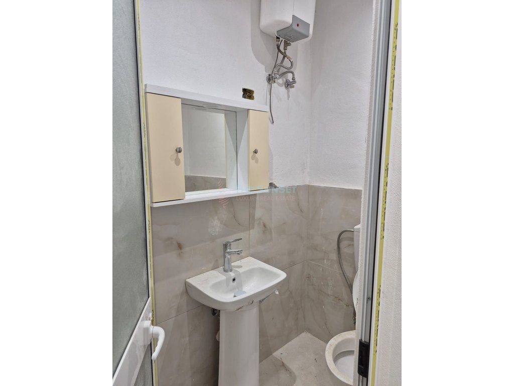 Ambient Duplex me Qira – Ish Stacioni i Trenit, Tiranë 4