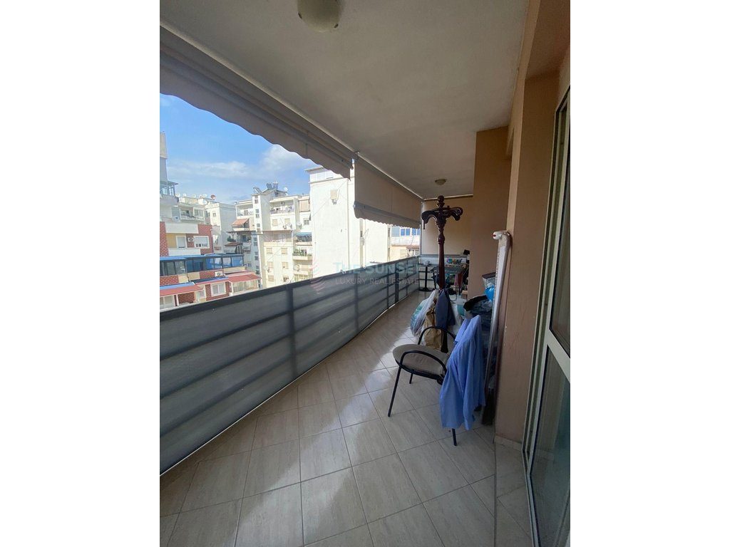 Apartament 1+1 për shitje te Pedonalja e Tiranës 3