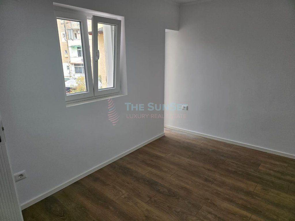 Apartament 2+1 për shitje në Rrugën "Petro Nini Luarasi"