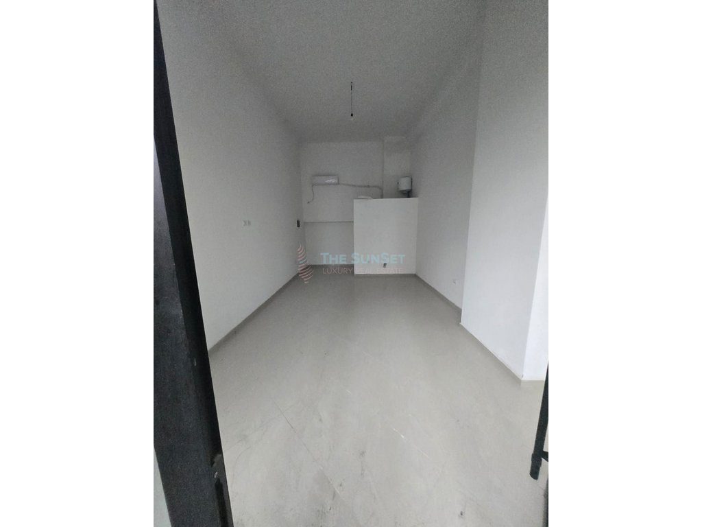 Zyrë për qira në Kombinat 2
