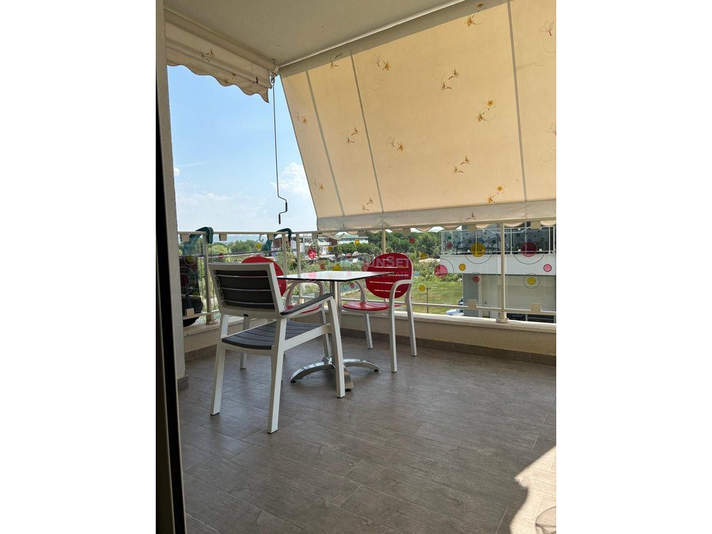 Apartament 2+1+2 për shitje në Porto Lalzi