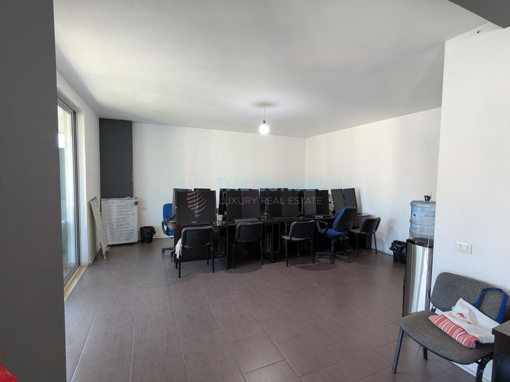 Ambient për Qira në Zogu i Zi 3