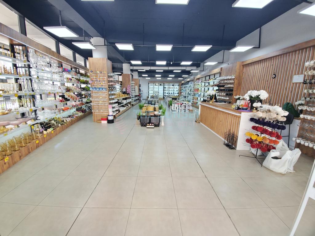 Njësi biznesi për shitje tek Komuna e Parisit! 2