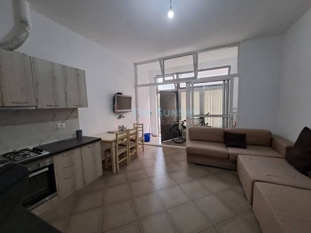 Apartament 2+1 për shitje në zonën e 5 Majit 2