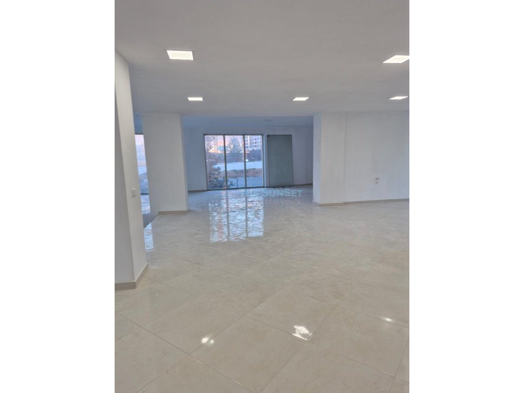 Ambient Duplex me Qira – Ish Stacioni i Trenit, Tiranë 2