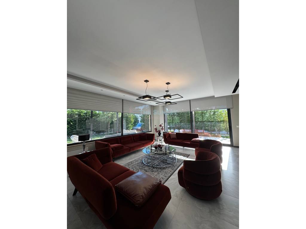 Vilë Luksoze për Qira 3