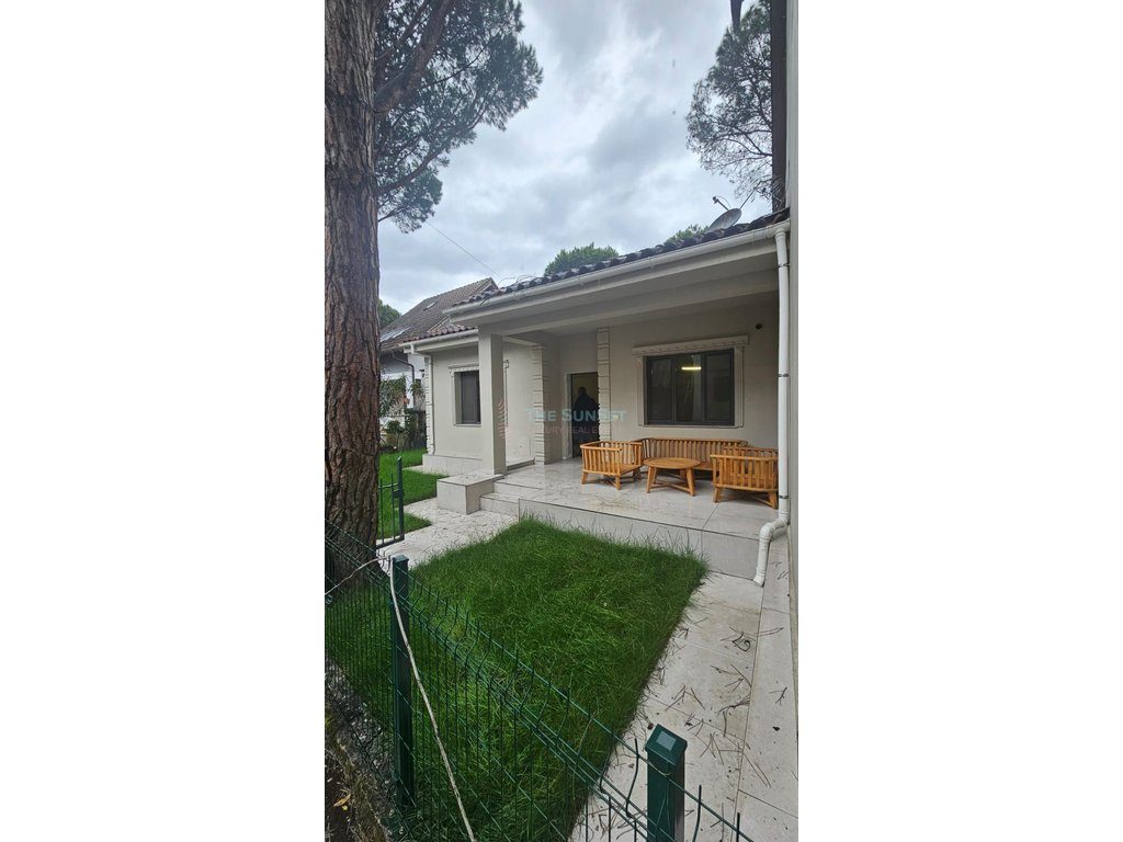 Vilë 3-Katshe Luxury për shitje me Pamje nga Deti në Golem