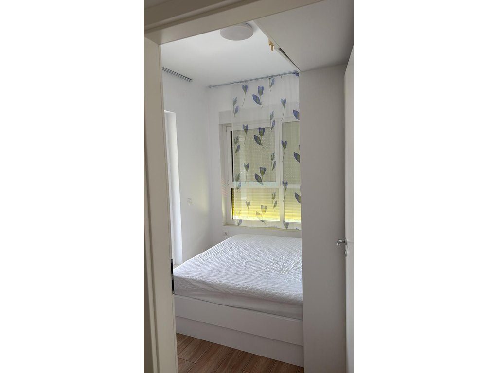 Apartament 1+1 për qira në Kompleksin Mangalem 2