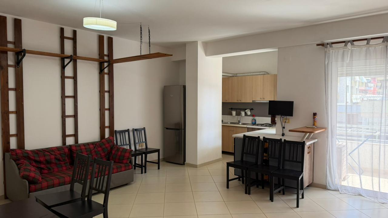 RRETHI I SELITËS – APARTAMENT 3+1+2 ME QIRA