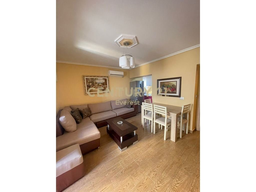 SHKOLLA E BASHKUAR, APARTAMENT 1+1 PER QIRA