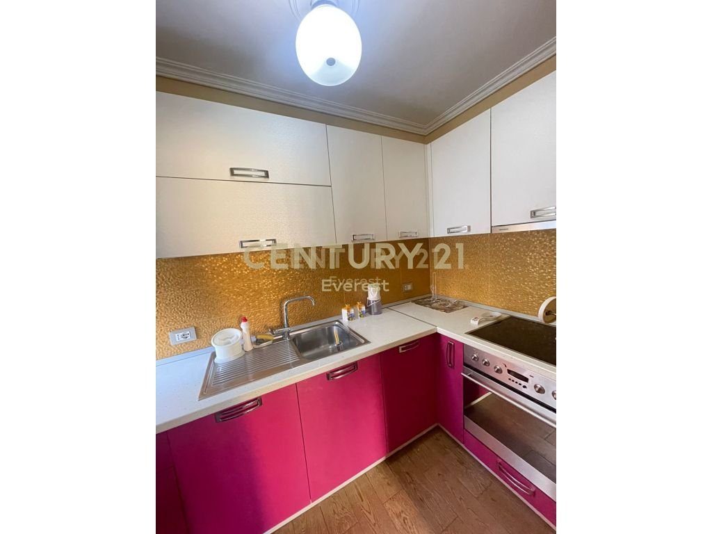 SHKOLLA E BASHKUAR, APARTAMENT 1+1 PER QIRA 2