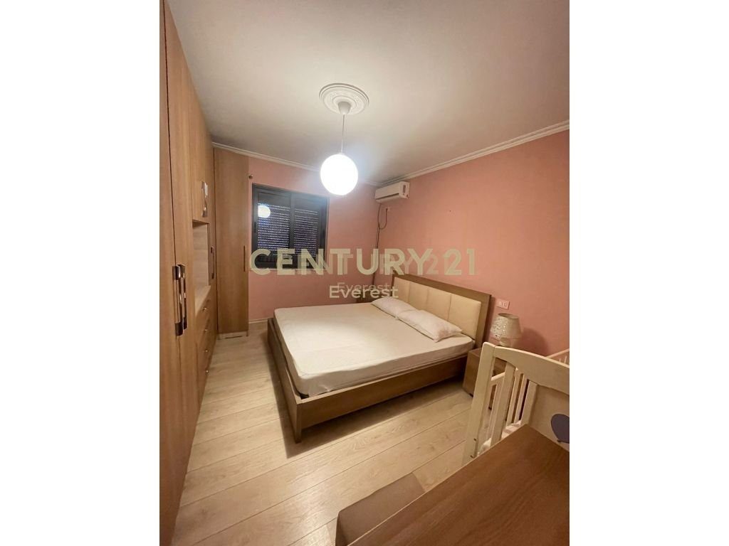 SHKOLLA E BASHKUAR, APARTAMENT 1+1 PER QIRA 4