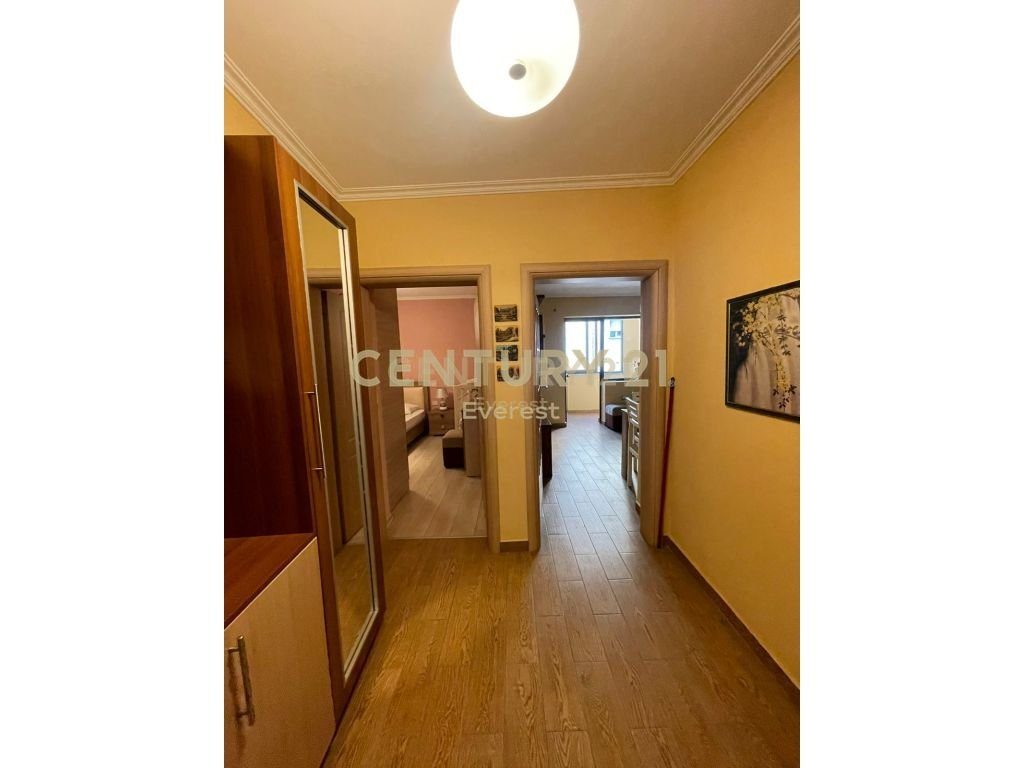 SHKOLLA E BASHKUAR, APARTAMENT 1+1 PER QIRA 3