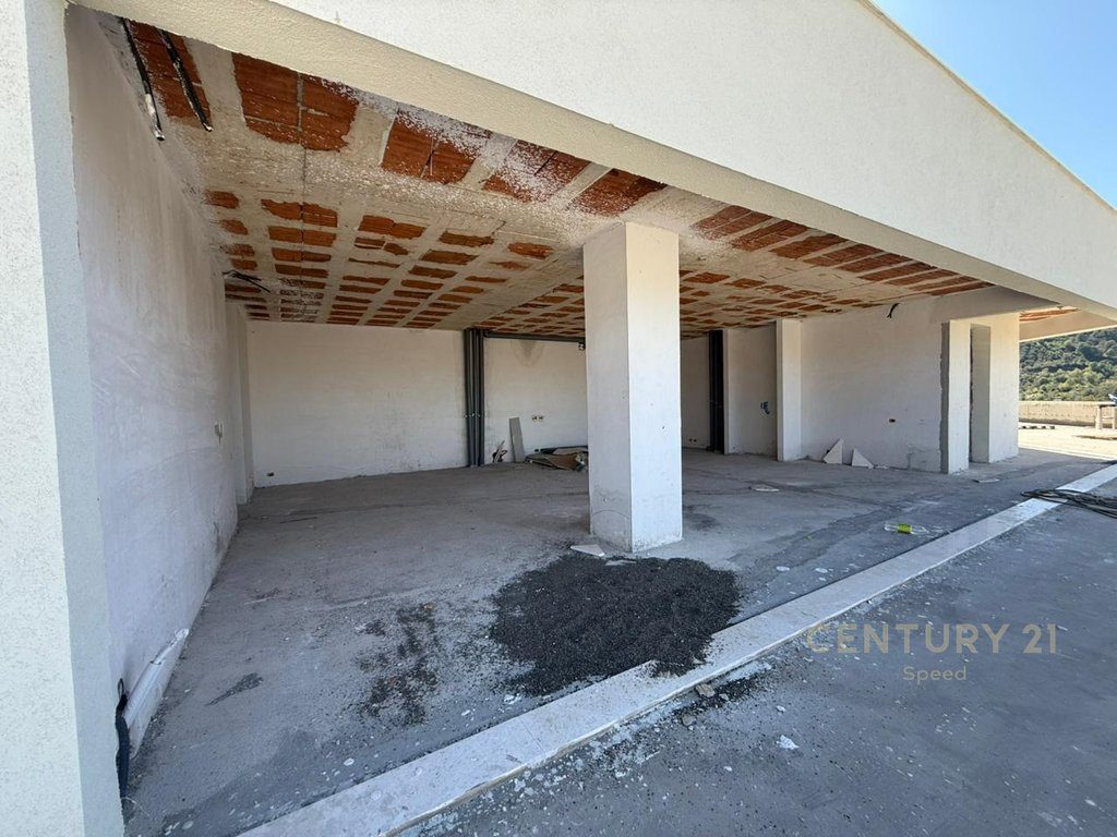 Penthouse me pamje fantastike për shitje tek Liqeni i Thatë! 2