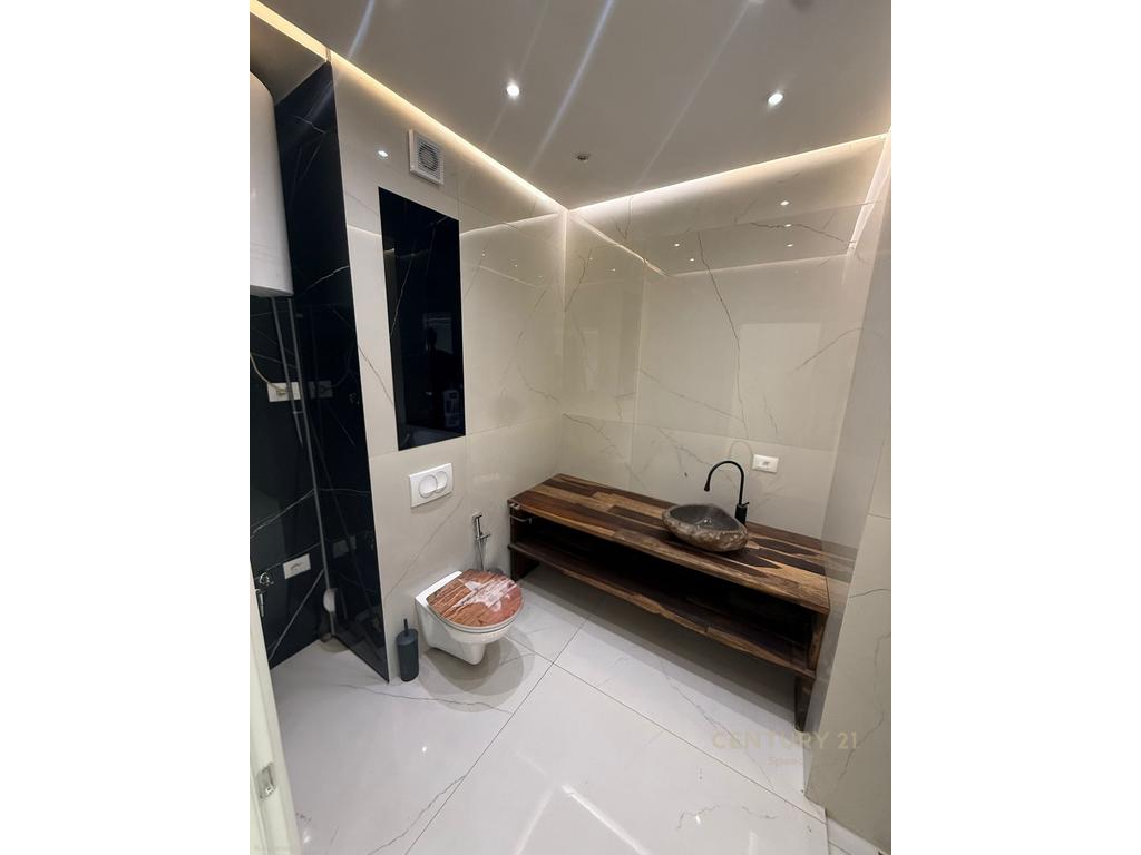 SHESIM APARTAMENT TE PERSHTATUR NE ZYRE NE ZONEN E ISH BLLOKUT 3