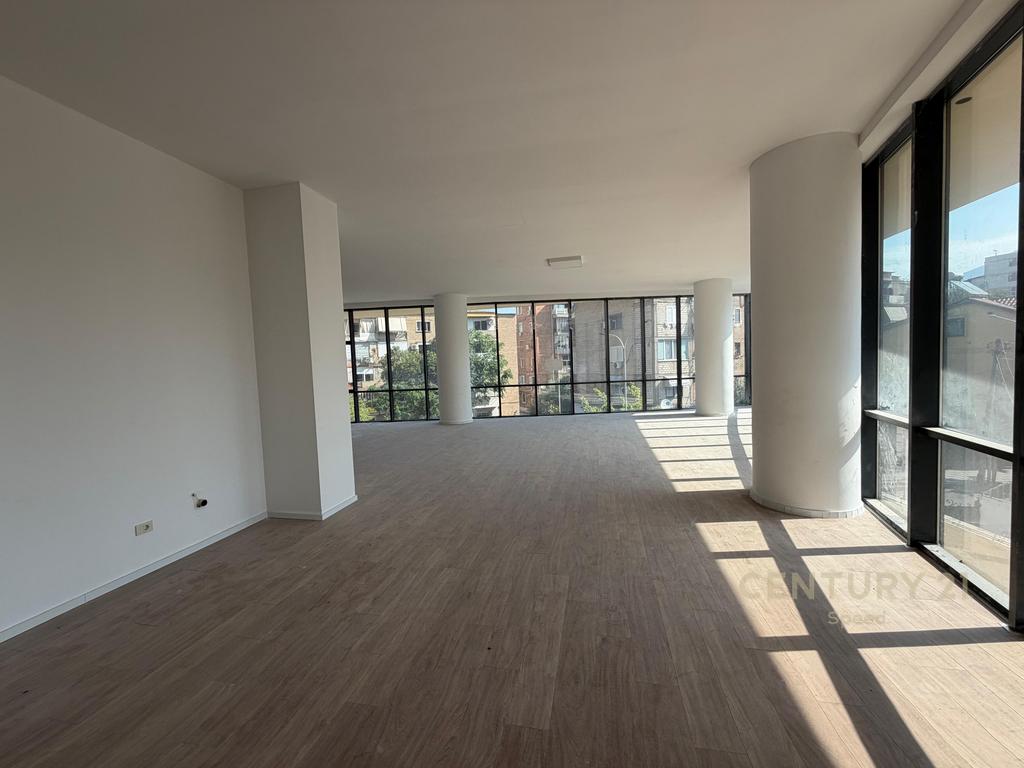 Jepet me qira ambient komercial tek Mine Peza Residence!! 2