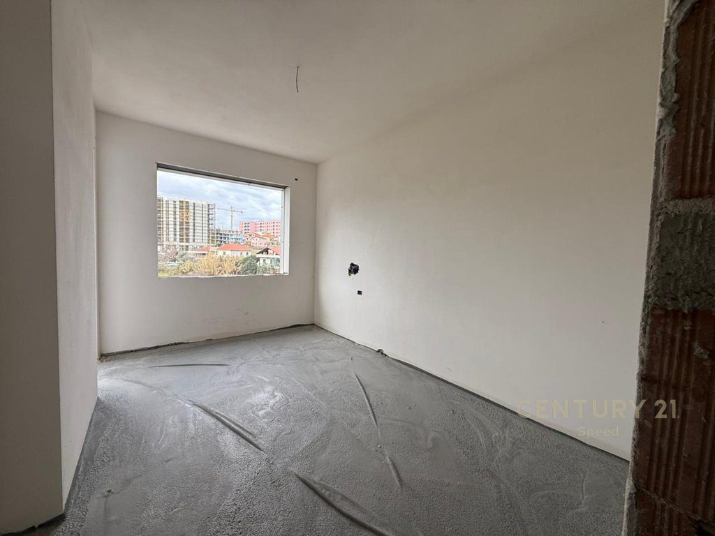Shitet apartament 3+1+2 në Paskuqan, pranë Bulevardit të Ri! 3