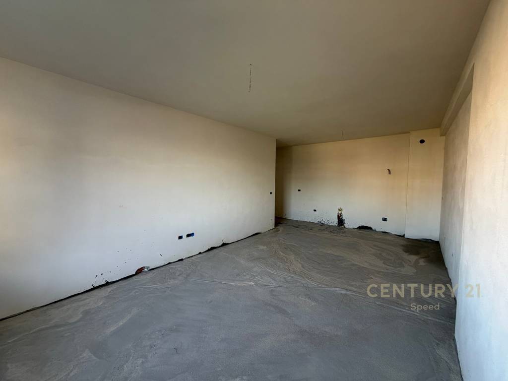 Shesim apartament 3+1+2 ne Paskuqan, prane Bulevardit te Ri! 3