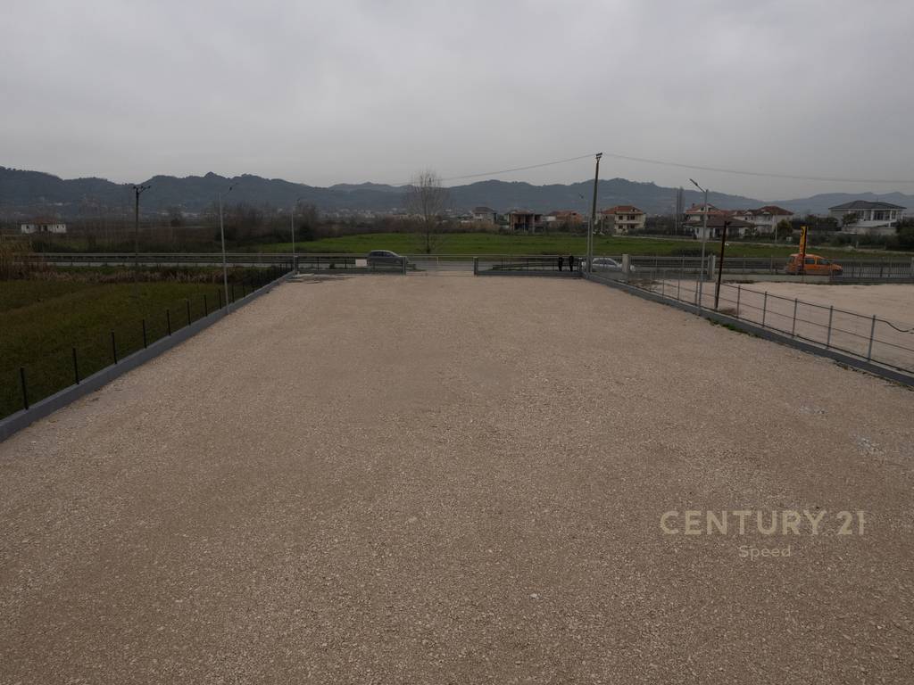 Jepet me Qira Toke 1600m2 Afer Rinasit 3