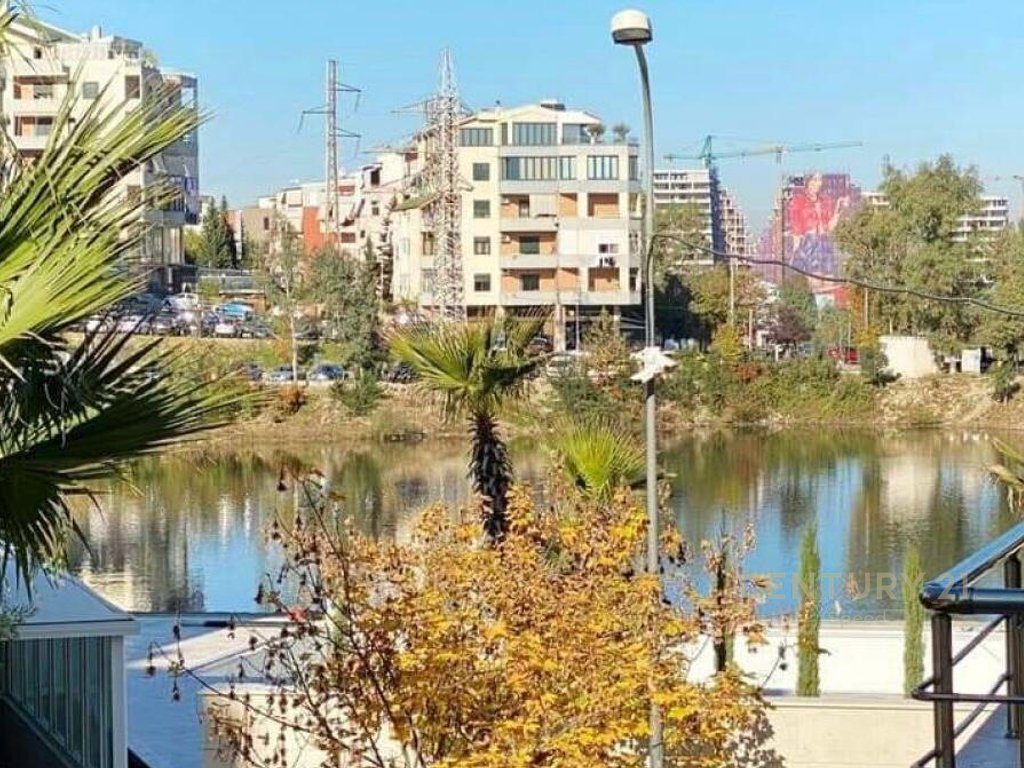 Dyqan në Shitje në zonen e Liqenit te Thatë! 1