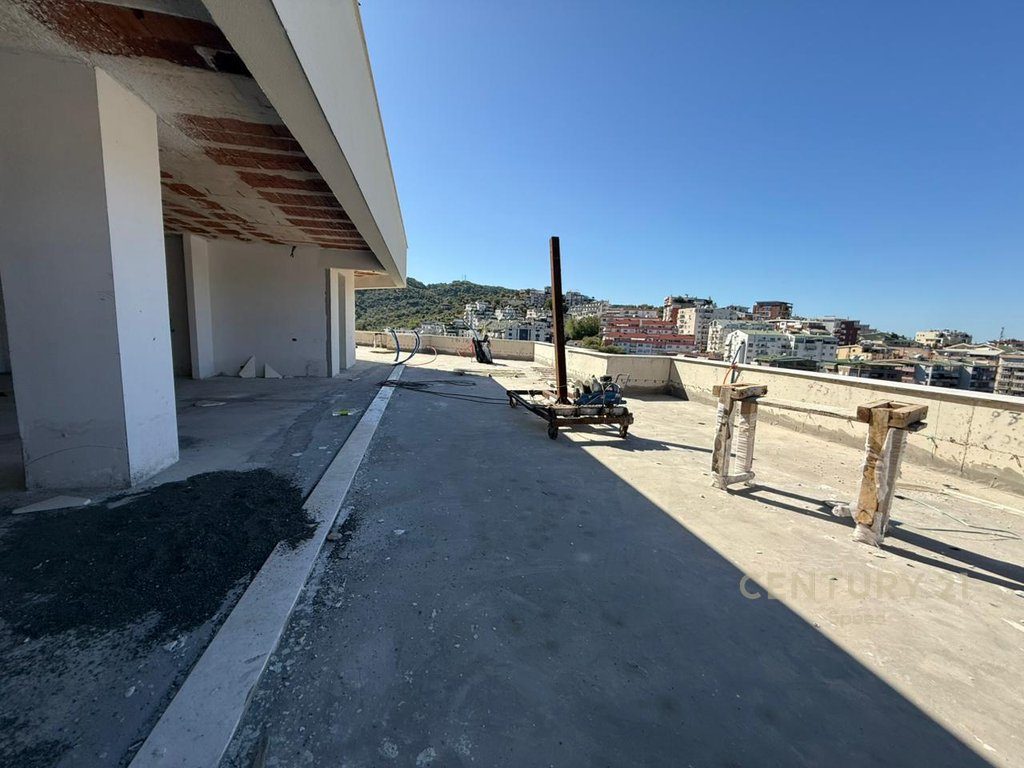 Penthouse me pamje fantastike për shitje tek Liqeni i Thatë! 4