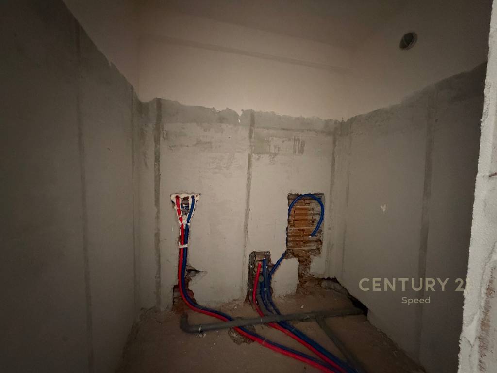 Shesim apartament 2+1+2 ne Paskuqan prane Bulevardit te Ri! 4