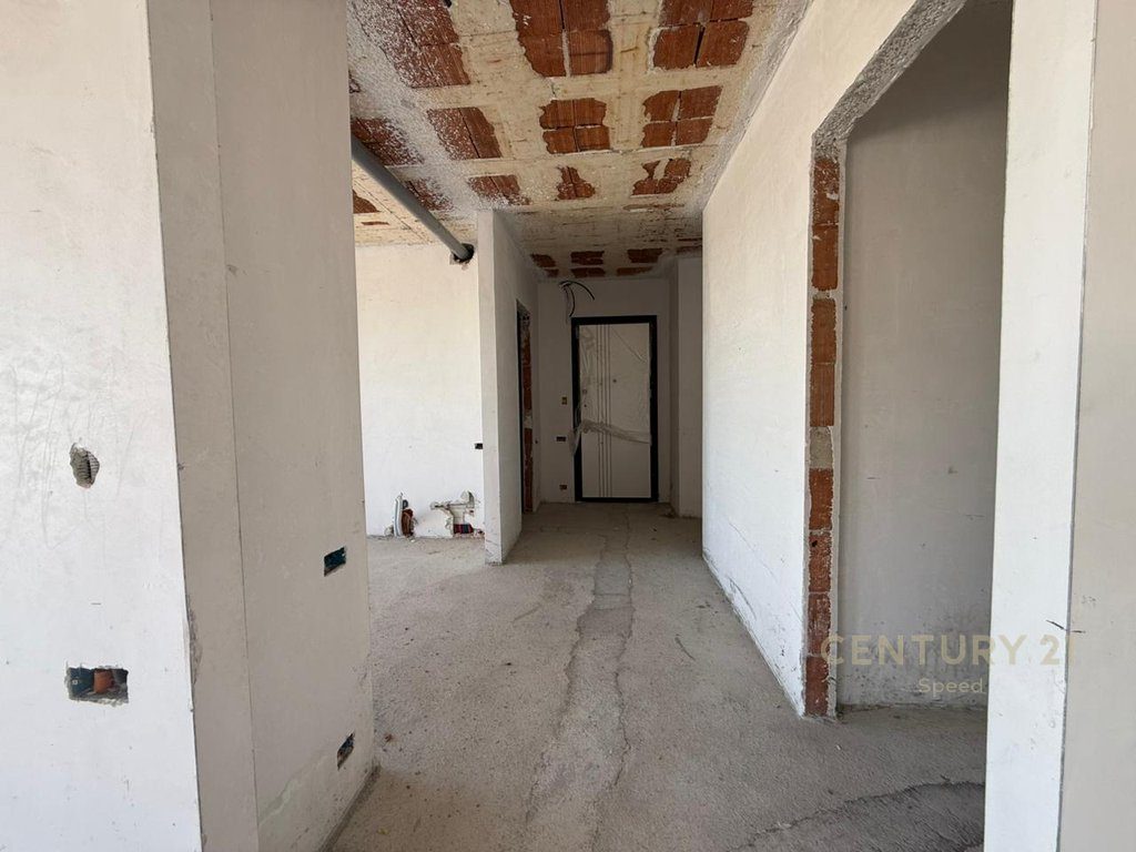 Penthouse me pamje fantastike për shitje tek Liqeni i Thatë! 3