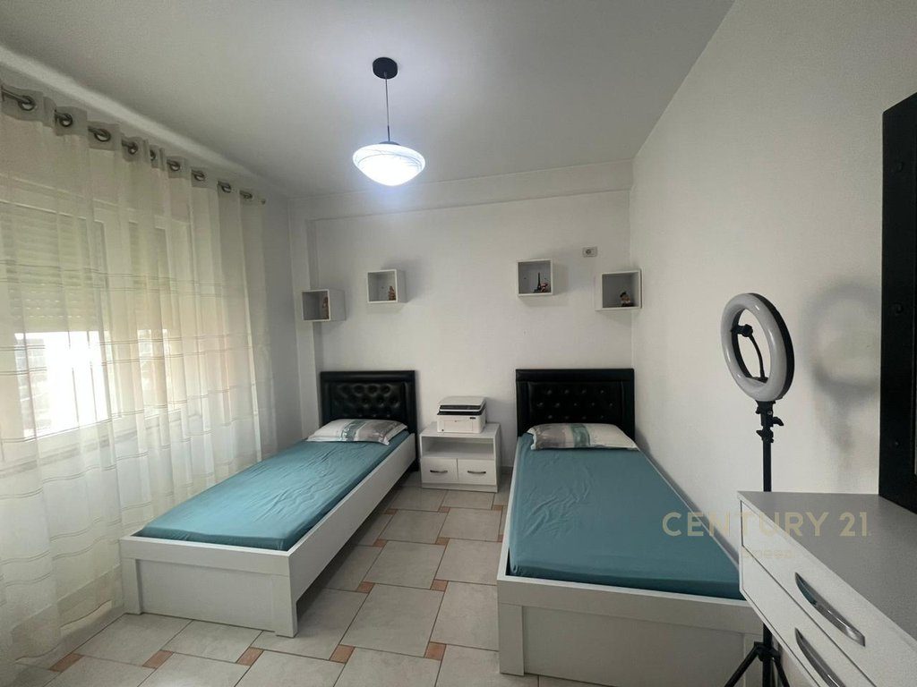 Apartament 2+1 me qira tek 5 Maj!! 2