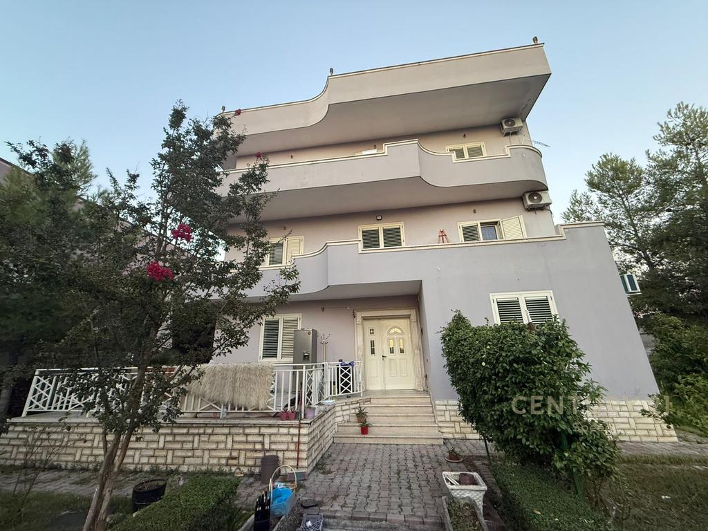 Shitet vilë 3-katëshe me truall në zonën e Shkozëtit!! 4
