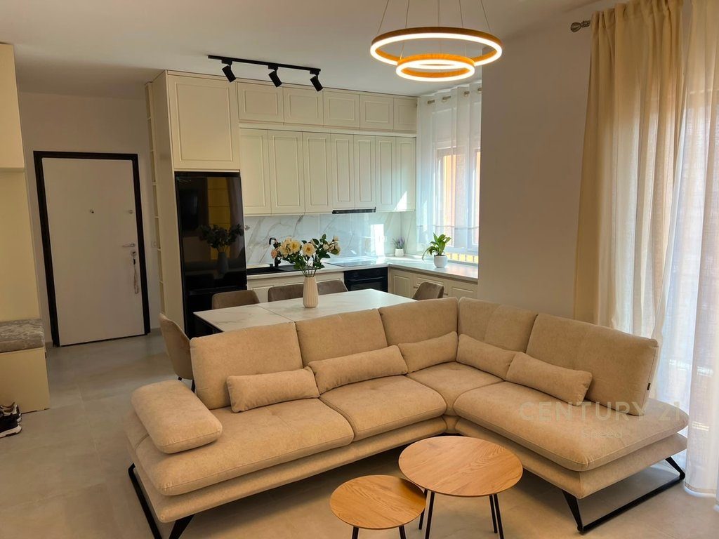 Ofrojme apartament 2+1+2 per qira prane Shkolles se Kuqe! 4