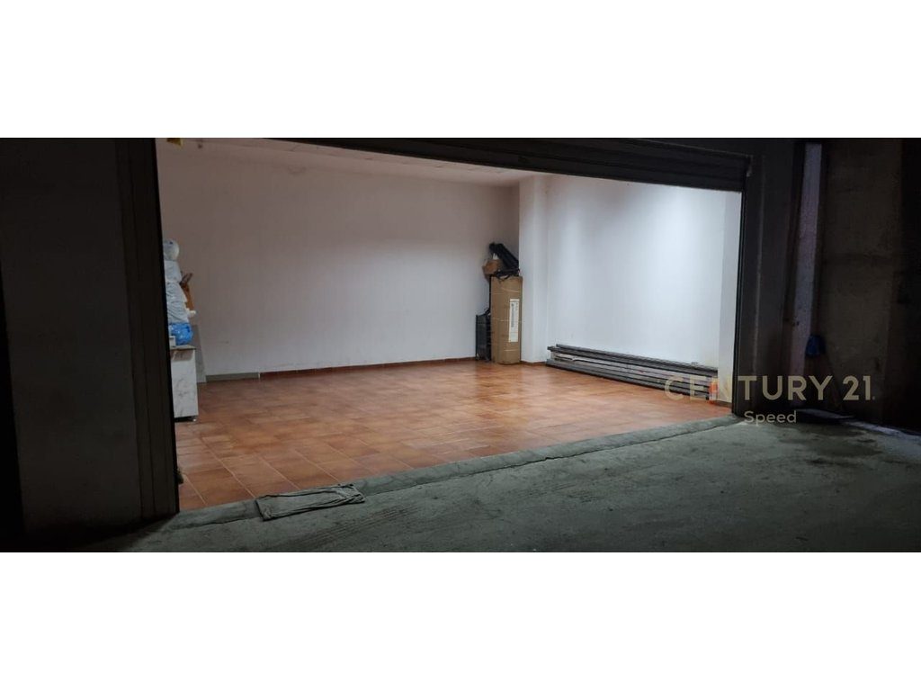 Shesim 2 poste parkimi në Rrugën e Dibrës tek Komleksi Halili!! 2