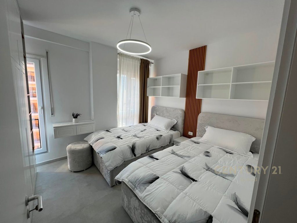 Ofrojme apartament 2+1+2 per qira prane Shkolles se Kuqe! 3