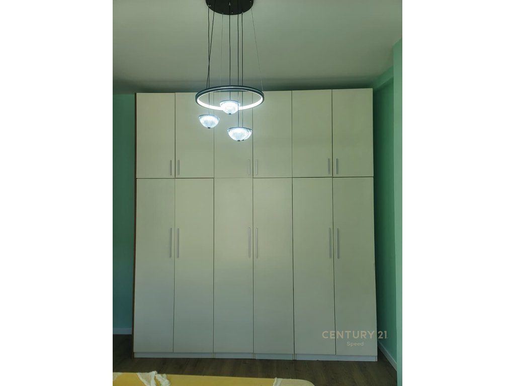 Jepet me qira apartament 2+1 me verandë në Fresk!! 2