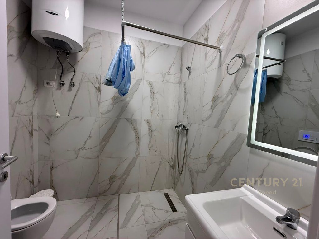 JEPET ME QIRA APARTAMENT 2+1 TEK RRUGA 5 MAJI!! 4