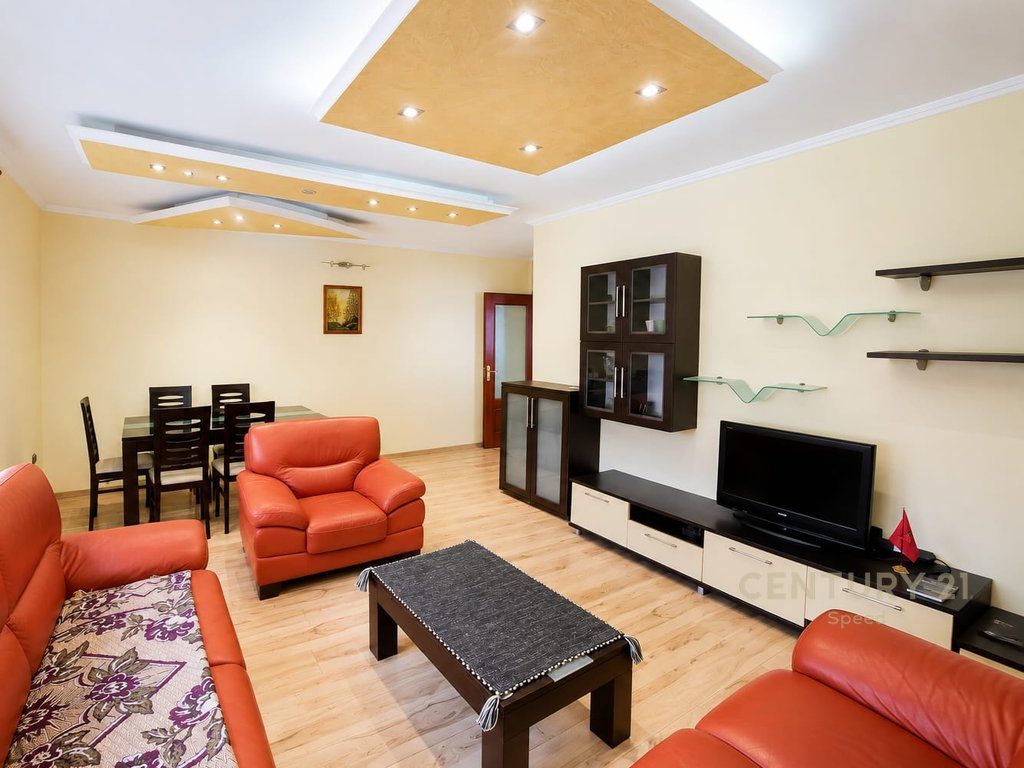 Apartament 3+1 për qira në Komunën e Parisit!!