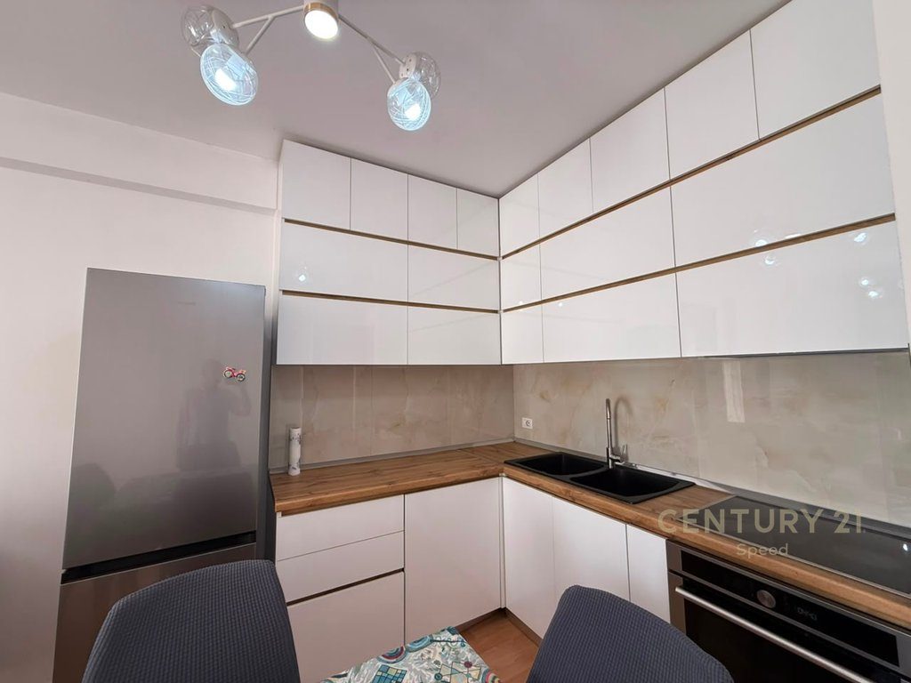 JEPET ME QIRA APARTAMENT 2+1 TEK RRUGA 5 MAJI!!