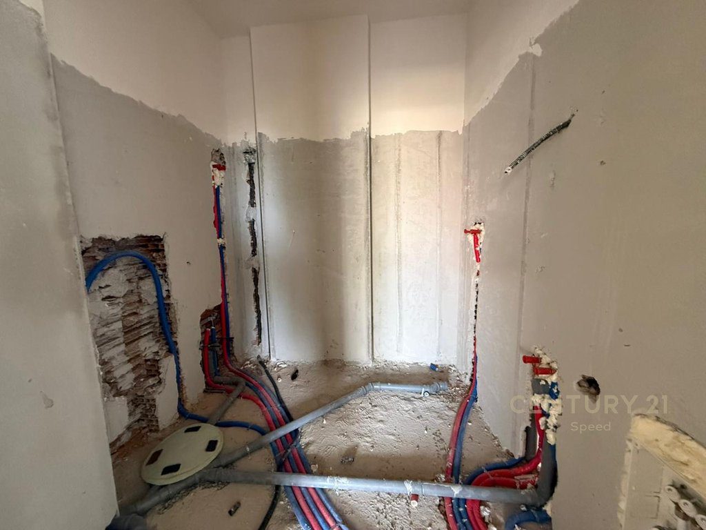 Shitet apartament 3+1+2 në Paskuqan, pranë Bulevardit të Ri! 2