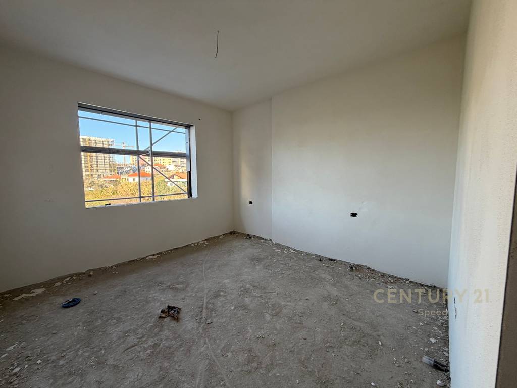 Apartament 3+1+2 ne Paskuqan, ne fund te Bulevardit te Ri! 4