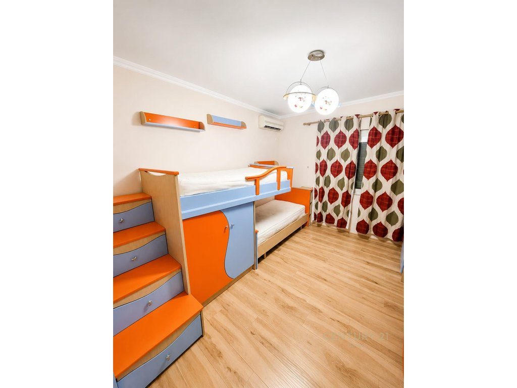 Apartament 3+1 për qira në Komunën e Parisit!! 3