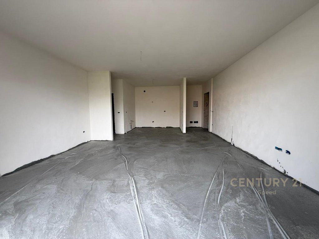Shitet apartament 3+1+2 në Paskuqan, pranë Bulevardit të Ri! 4