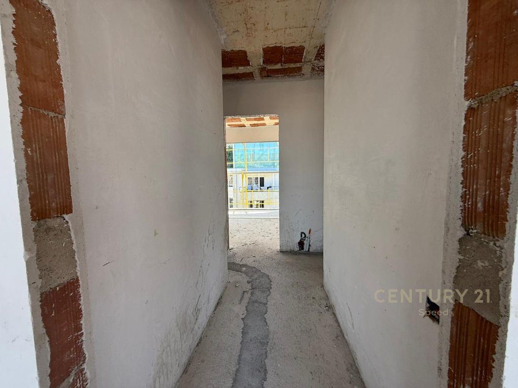 Penthouse me pamje fantastike për shitje tek Liqeni i Thatë!