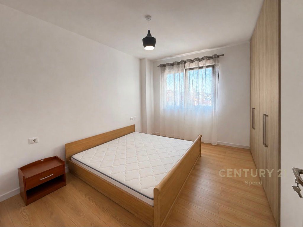 Jepet me Qira Apartament 2+1+2 në Yzberisht! 3